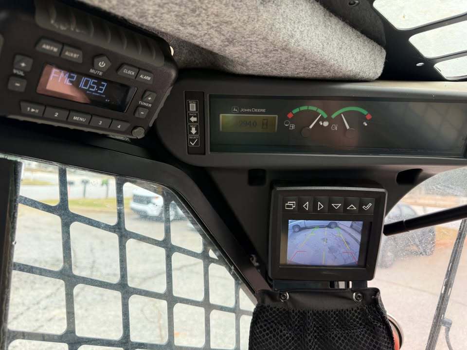 2022 John Deere 333G Image 3
