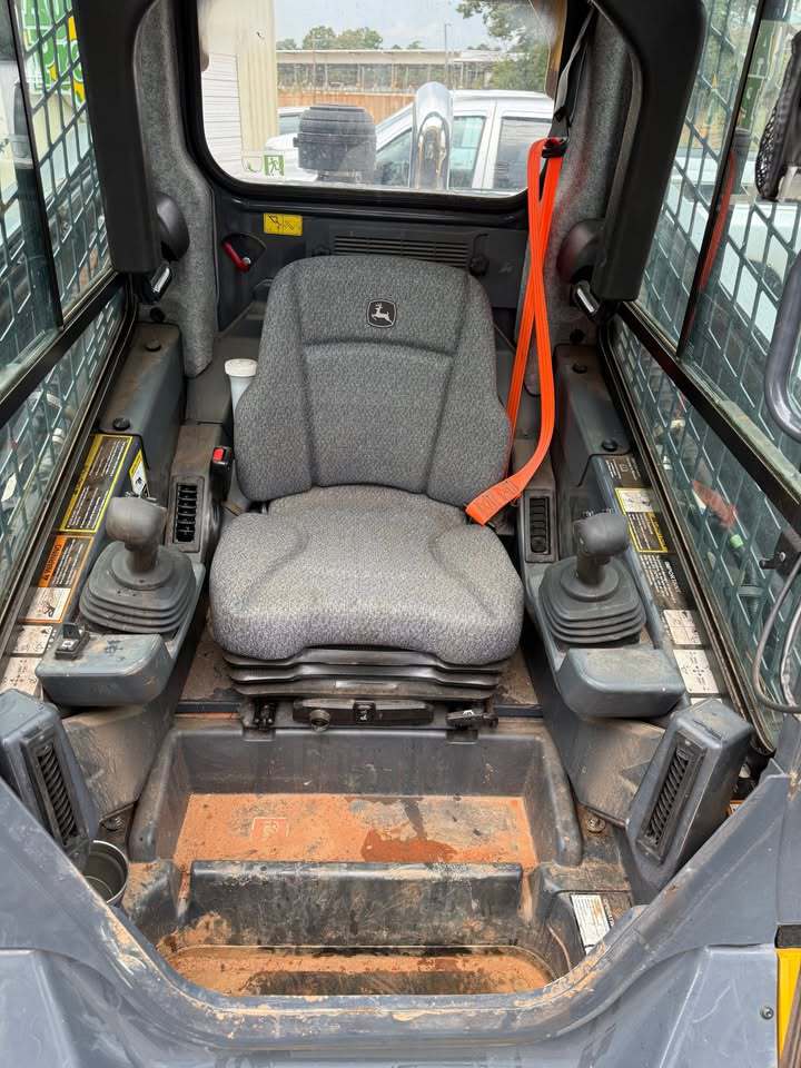 2022 John Deere 333G Image 12
