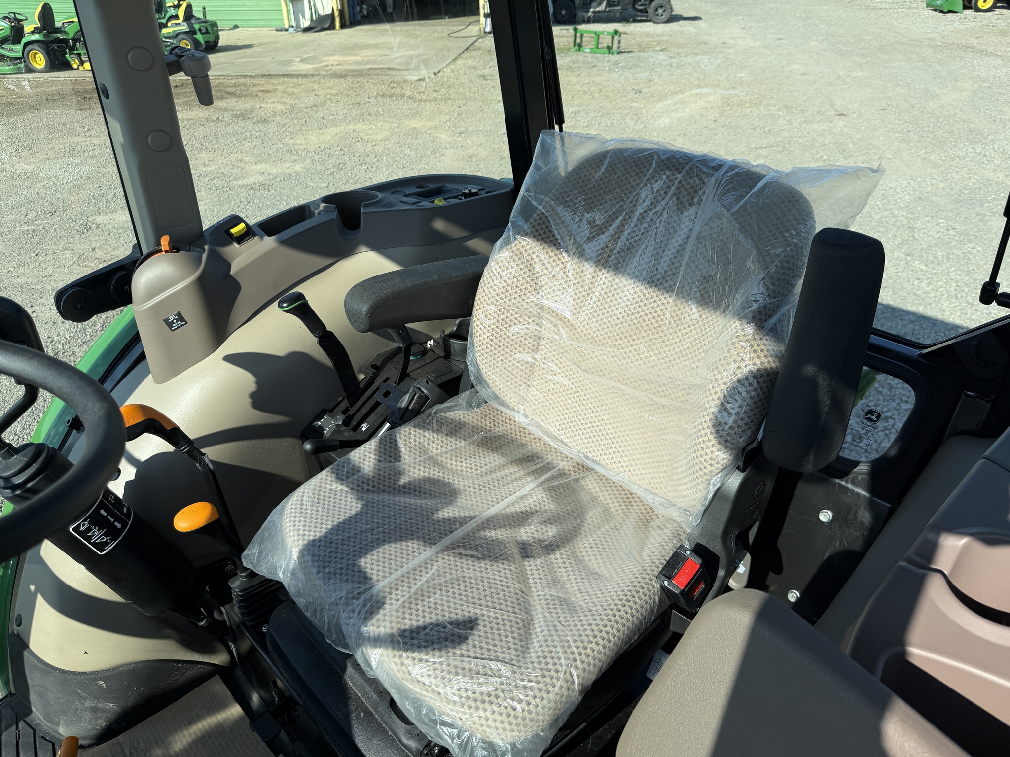 2022 John Deere 5055E Image 18