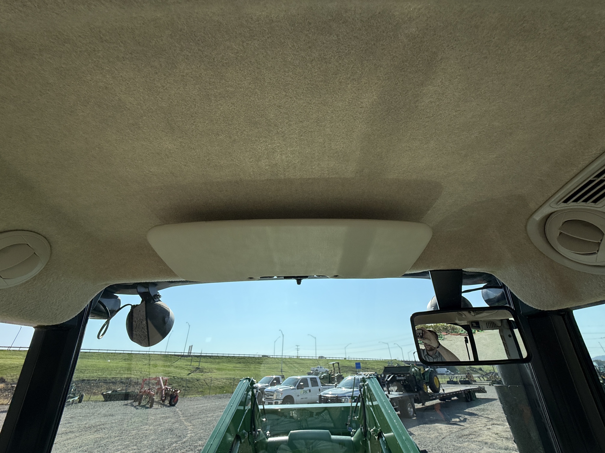 2022 John Deere 5055E Image 22