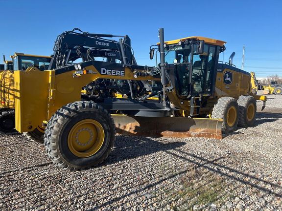 Photo of a 2024 John Deere 672G