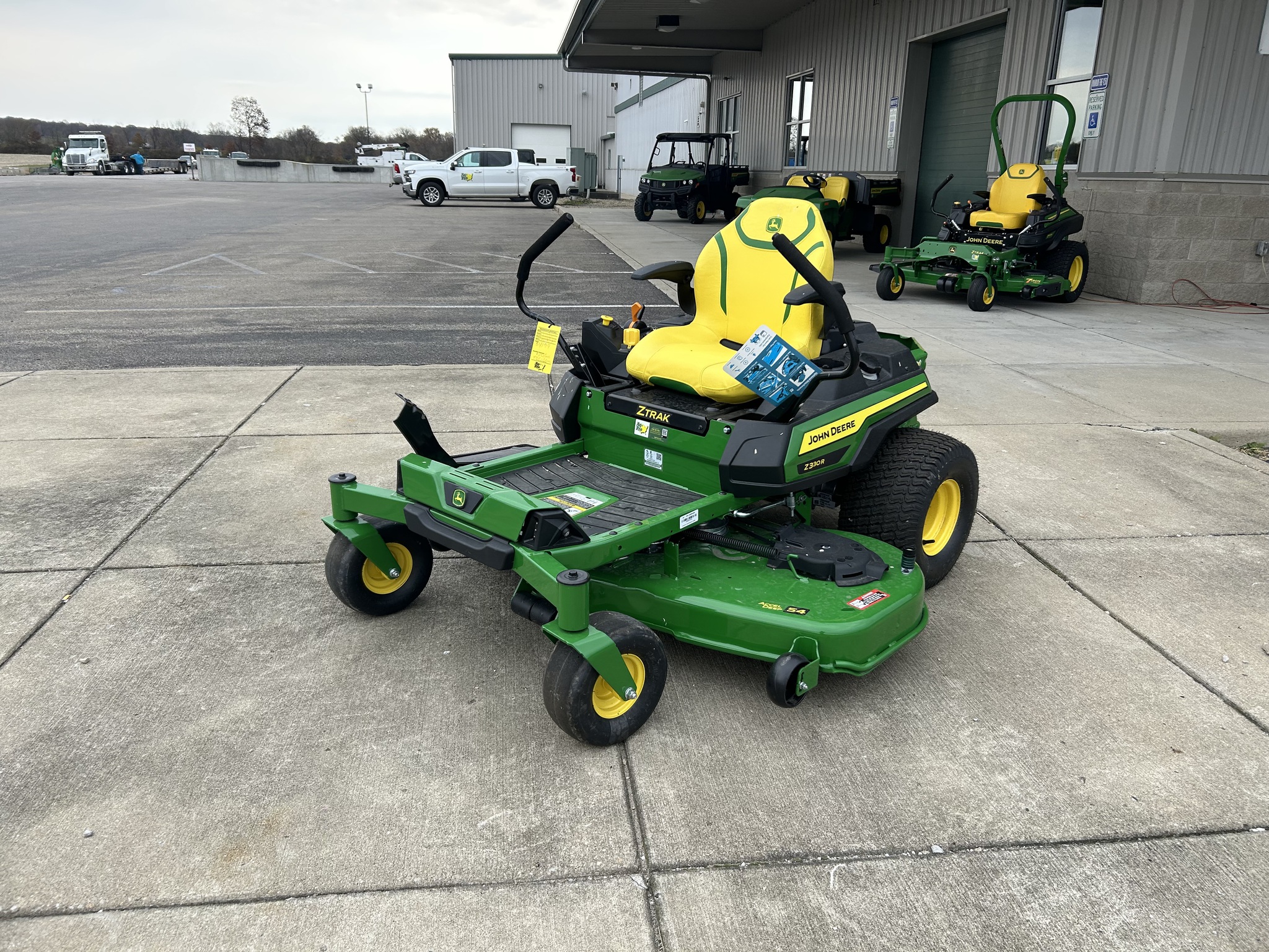 2025 John Deere Z330R Image 2