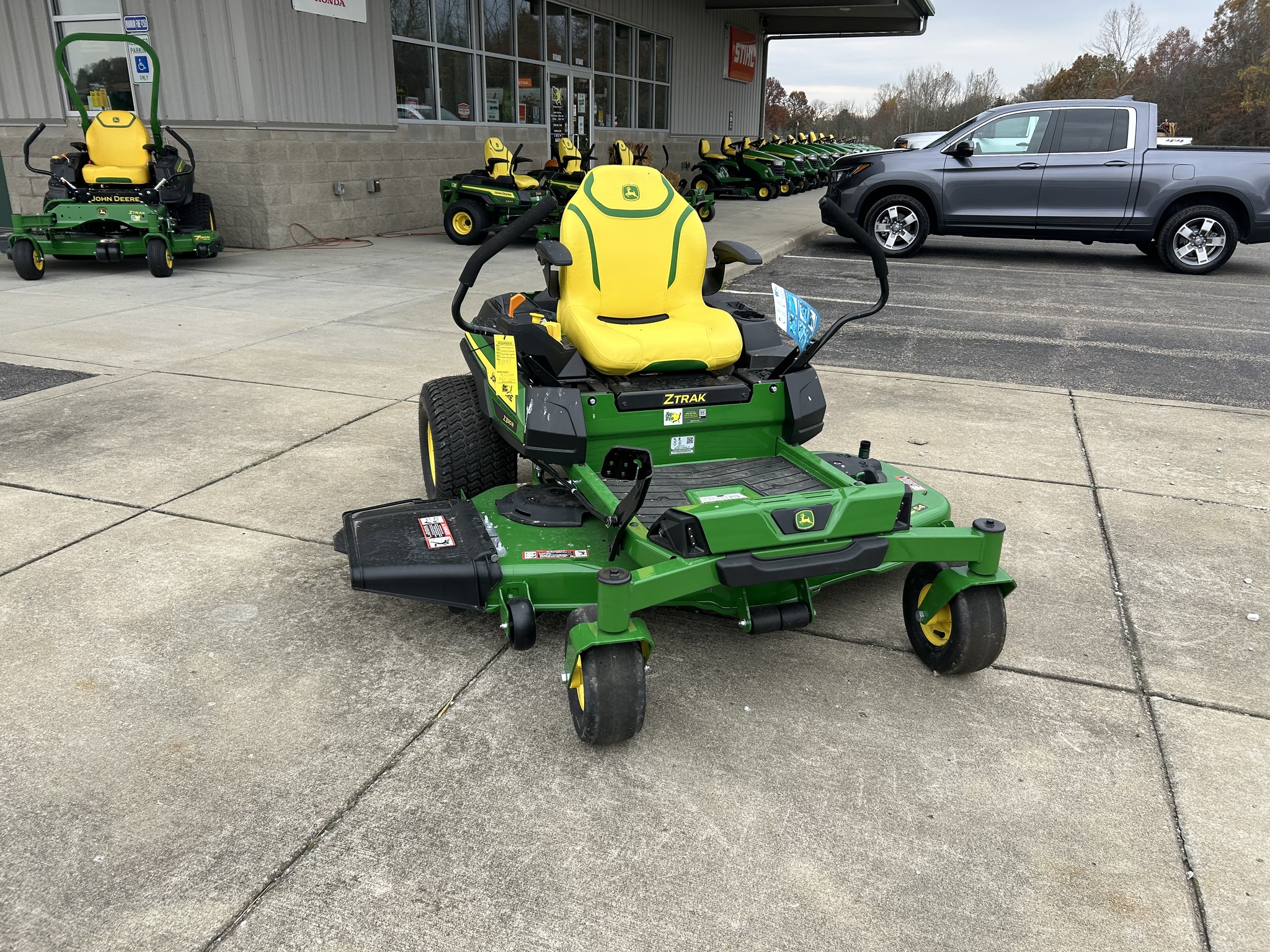 2025 John Deere Z330R Image 3
