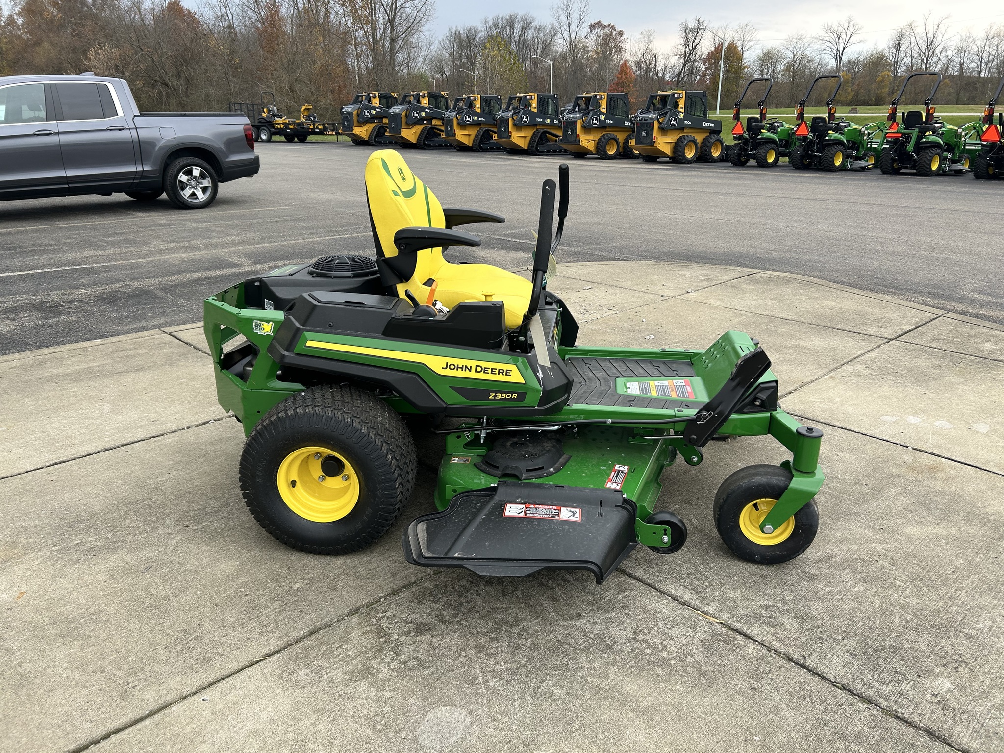 2025 John Deere Z330R Image 4