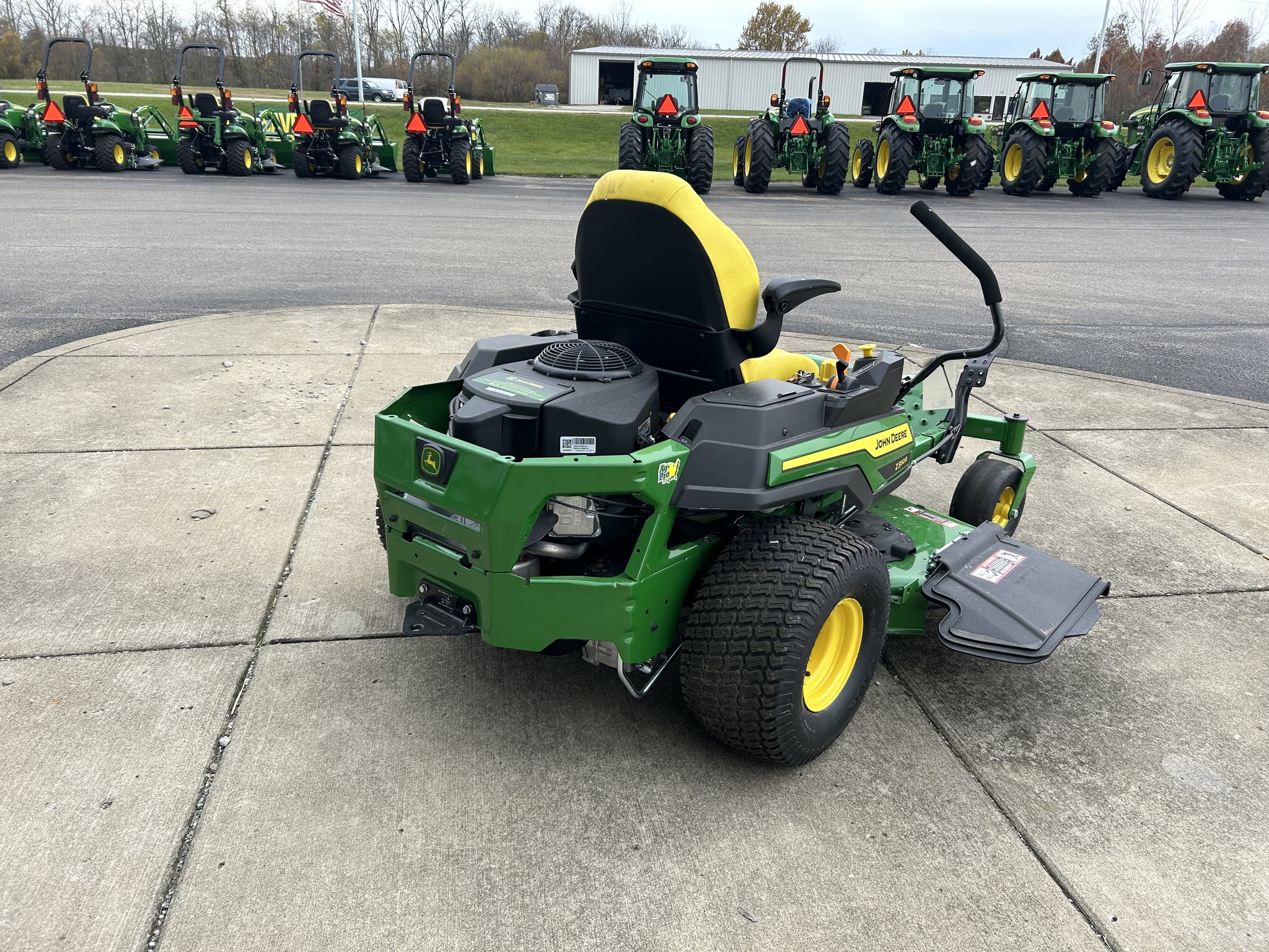 2025 John Deere Z330R Image 5