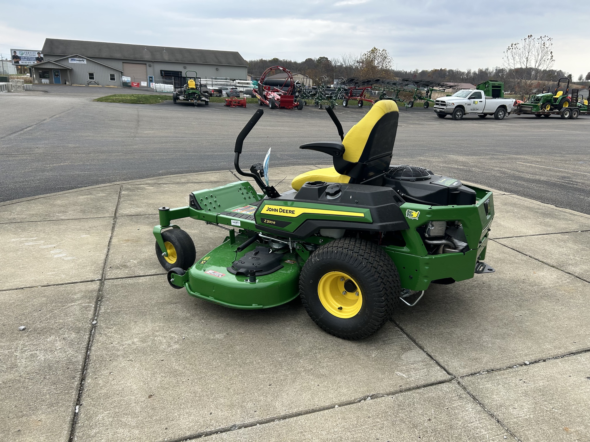 2025 John Deere Z330R Image 6