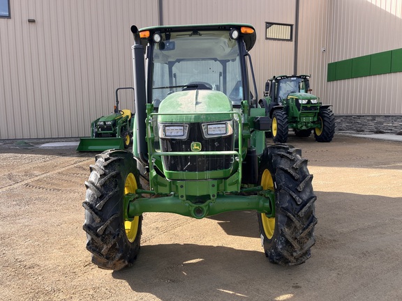 2025 John Deere 5075E - Photo3