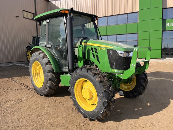 2025 John Deere 5075E - Photo4