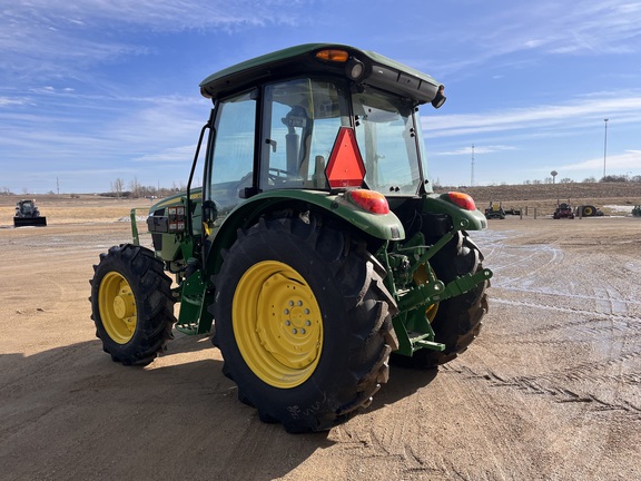 2025 John Deere 5075E - Photo8