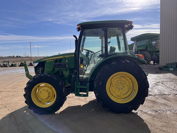 2025 John Deere 5075E - Photo9