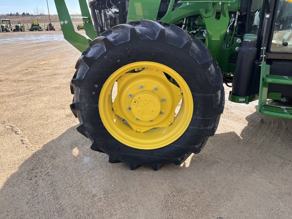 2025 John Deere 5075E - Photo10