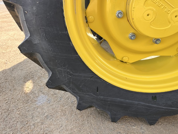 2025 John Deere 5075E - Photo11