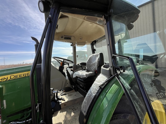 2025 John Deere 5075E - Photo29