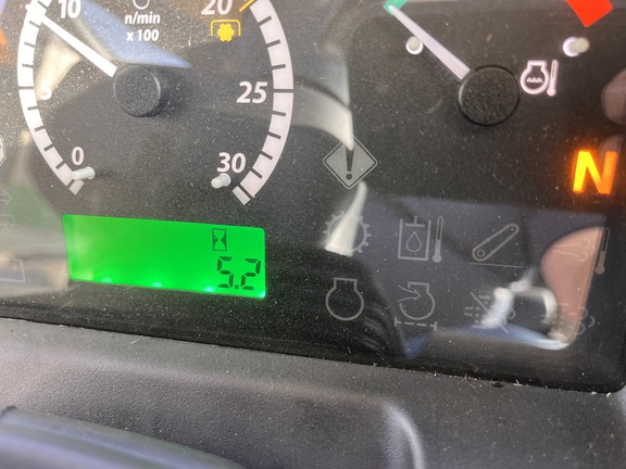 2025 John Deere 5075E - Photo31