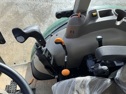 2025 John Deere 5075E - Photo30