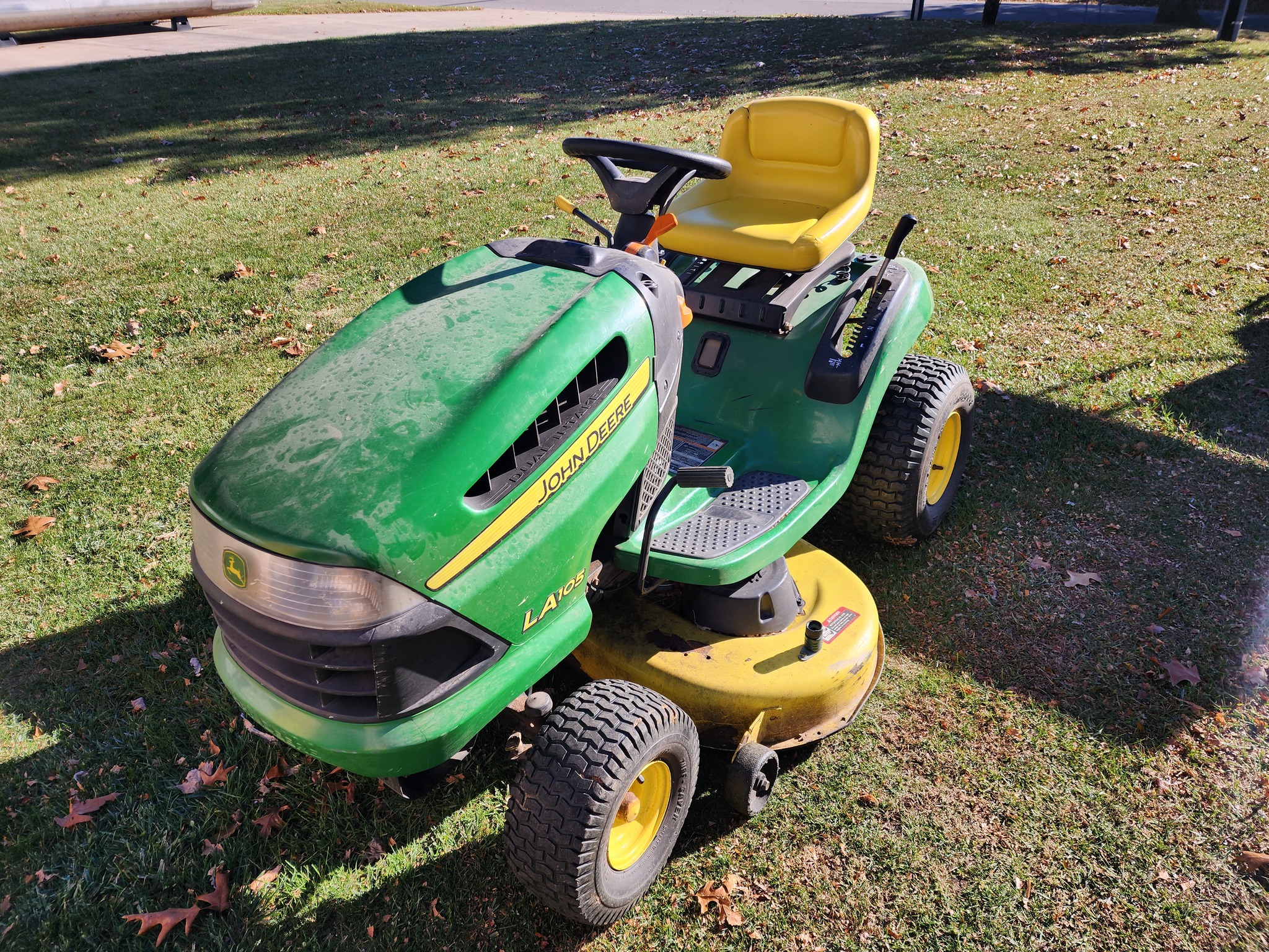 2009 John Deere LA105 Image 2