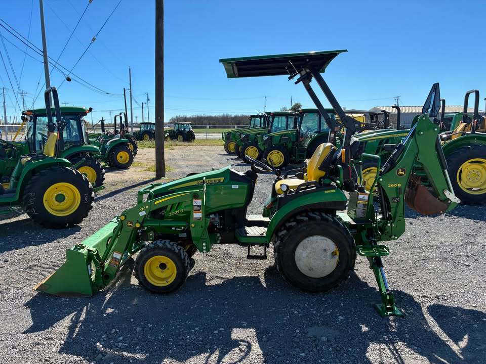 2023 John Deere 2025R Image 2