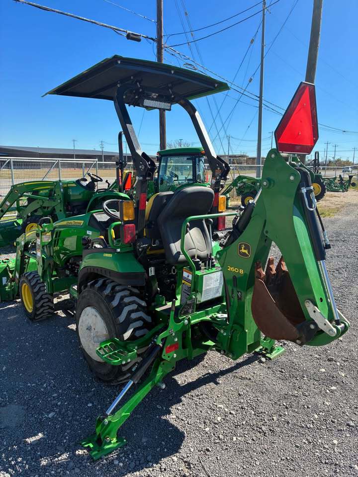 2023 John Deere 2025R Image 3