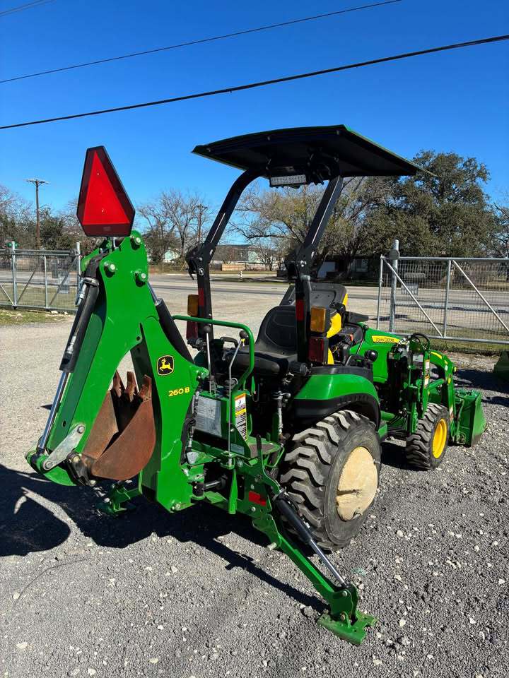 2023 John Deere 2025R Image 4
