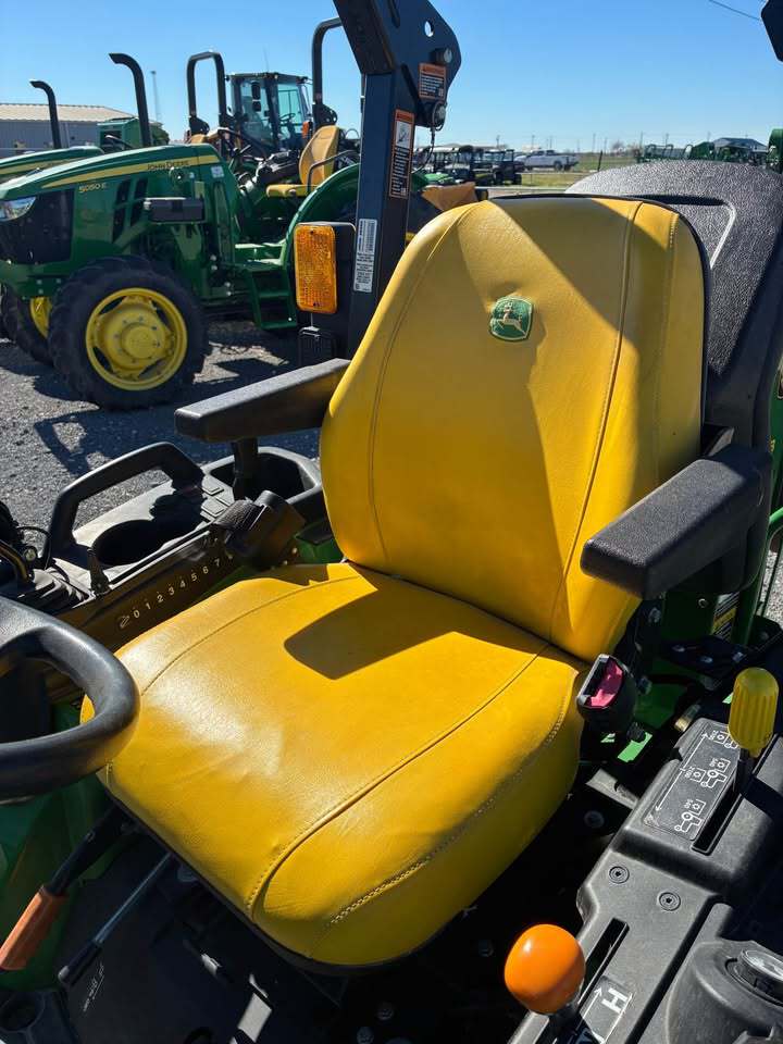 2023 John Deere 2025R Image 8