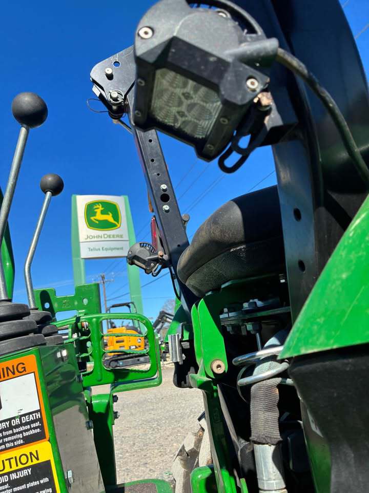 2023 John Deere 2025R Image 9