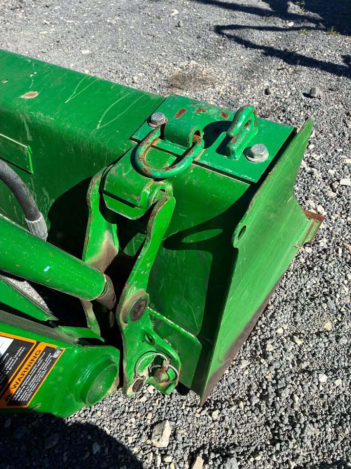 2023 John Deere 2025R Image 12