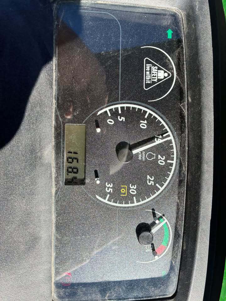 2023 John Deere 2025R Image 13