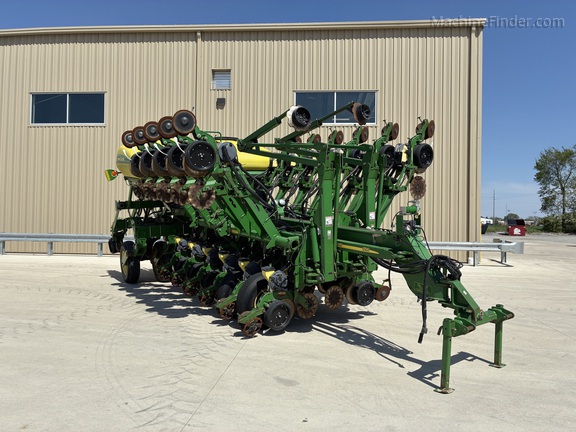 リバーランド 2003 John Deere 1790 | Planters: Drawn | MachineFinder