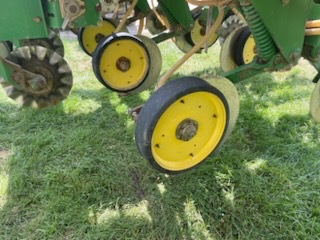 1991 John Deere 7200 Image 9