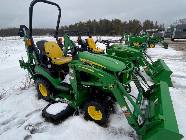 2022 John Deere 1025R Image 2