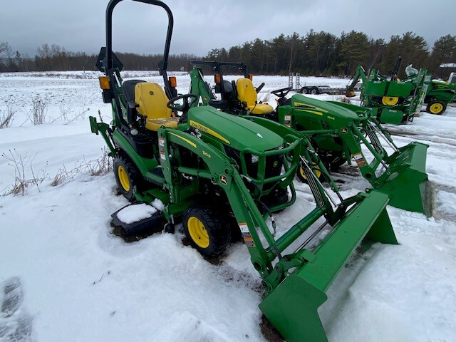 2022 John Deere 1025R Image 12