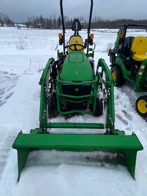 2022 John Deere 1025R Image 3