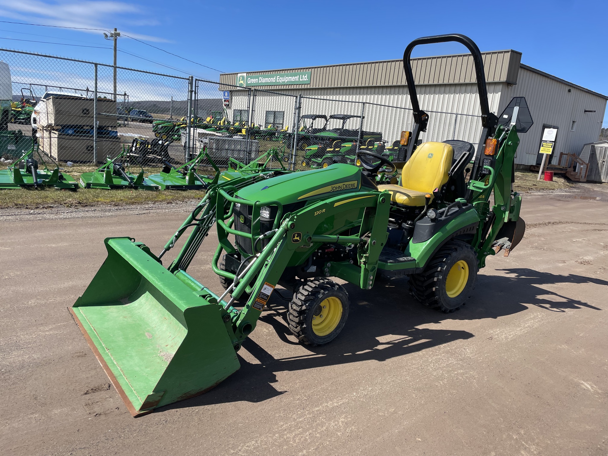 2022 John Deere 1025R Image 1