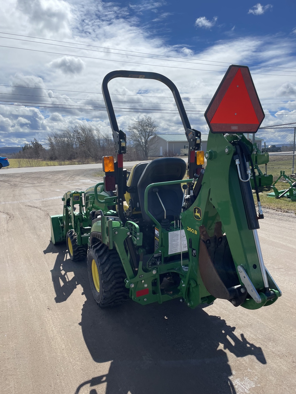 2022 John Deere 1025R Image 3