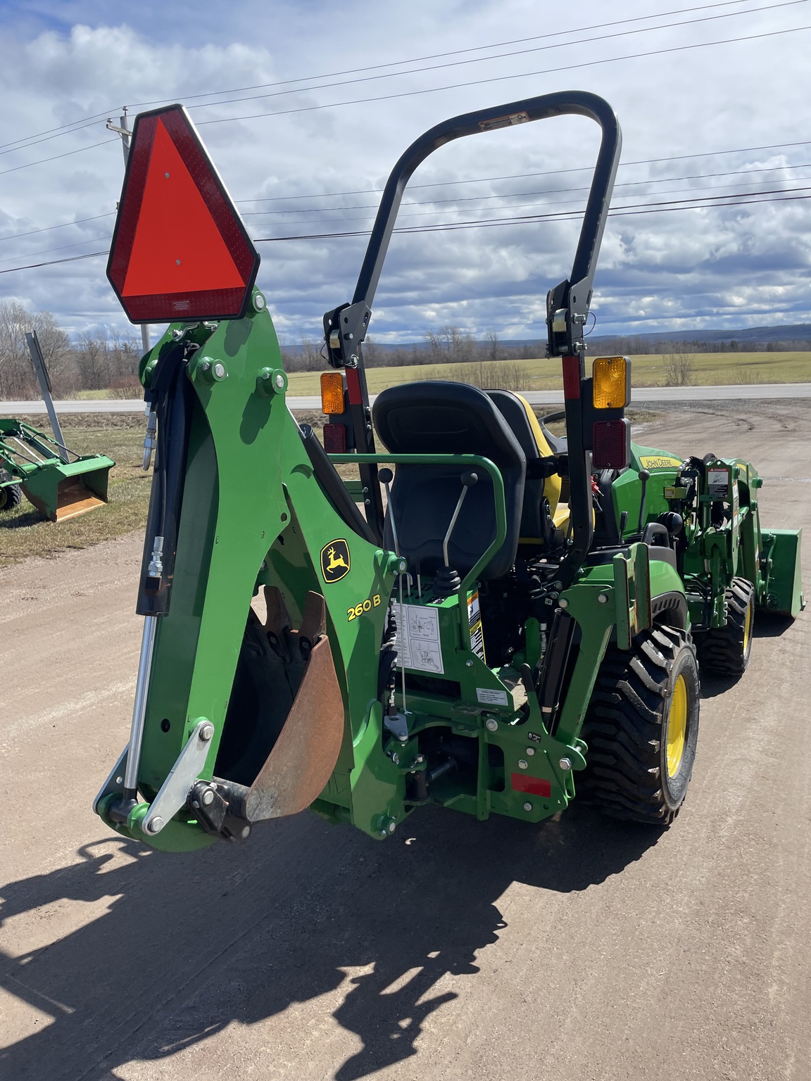 2022 John Deere 1025R Image 4