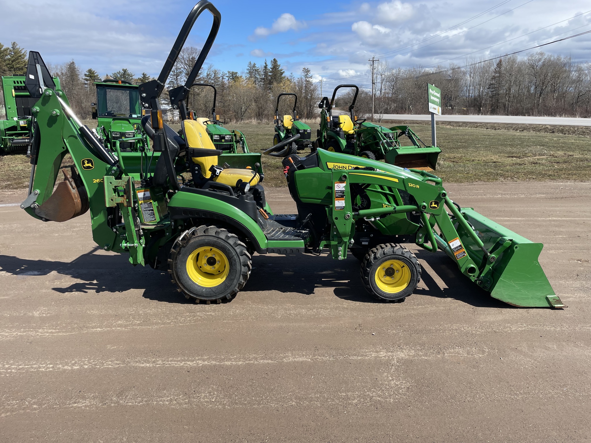 2022 John Deere 1025R Image 5