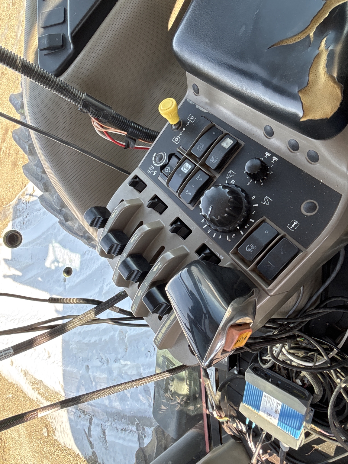 Used 2006 Case IH Magnum 275 Row Crop Tractors at Koenig Equipment in Greenville, OH - PhotoXL17