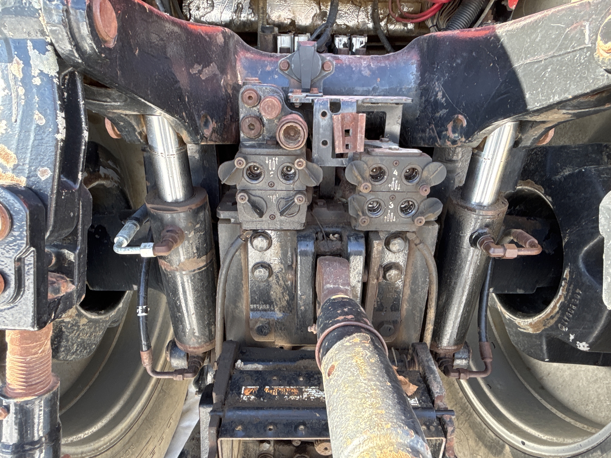 Used 2006 Case IH Magnum 275 Row Crop Tractors at Koenig Equipment in Greenville, OH - PhotoXL14