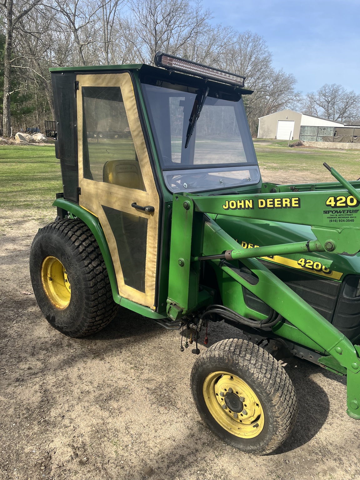 1999 John Deere 4200 Image 1