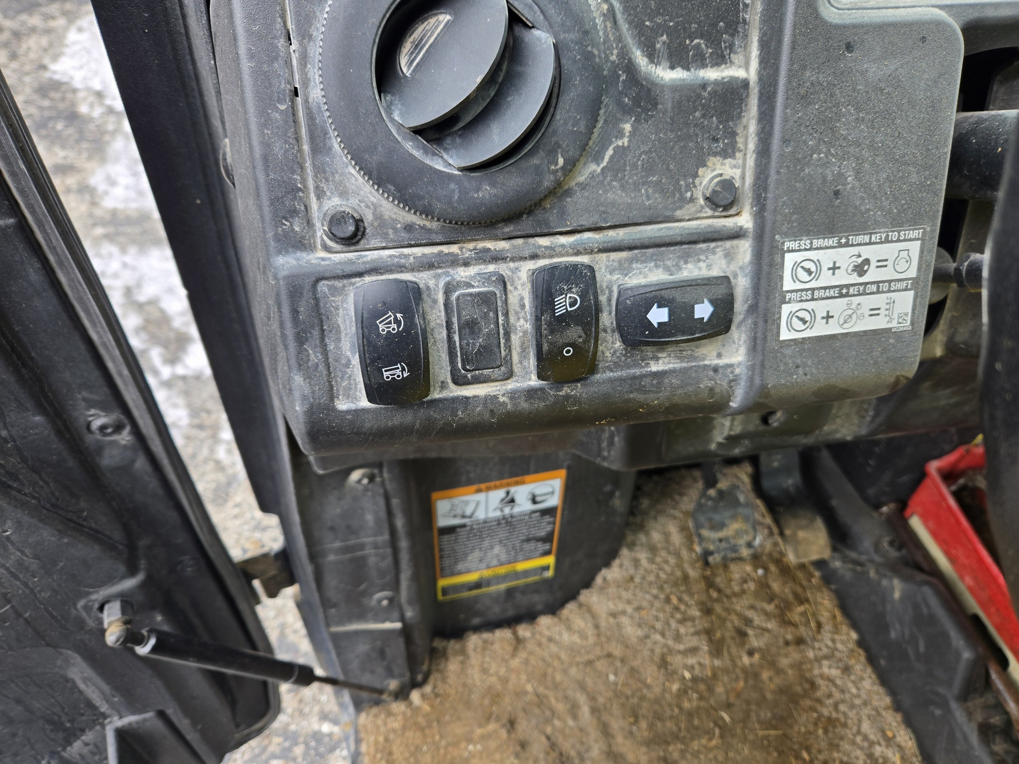  2022 John Deere XUV 835M at Heritage Tractor in Carthage, IL