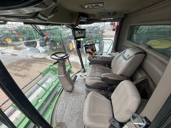 Used 2025 John Deere X9 1100 Combines at Horizon Ag & Turf in Vermilion, AB - Photo7