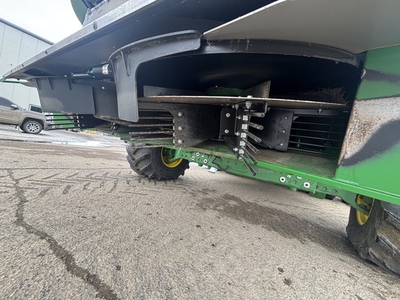 Used 2025 John Deere X9 1100 Combines at Horizon Ag & Turf in Vermilion, AB - Photo12