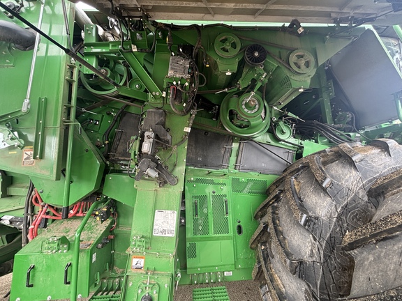 Used 2025 John Deere X9 1100 Combines at Horizon Ag & Turf in Vermilion, AB - Photo16