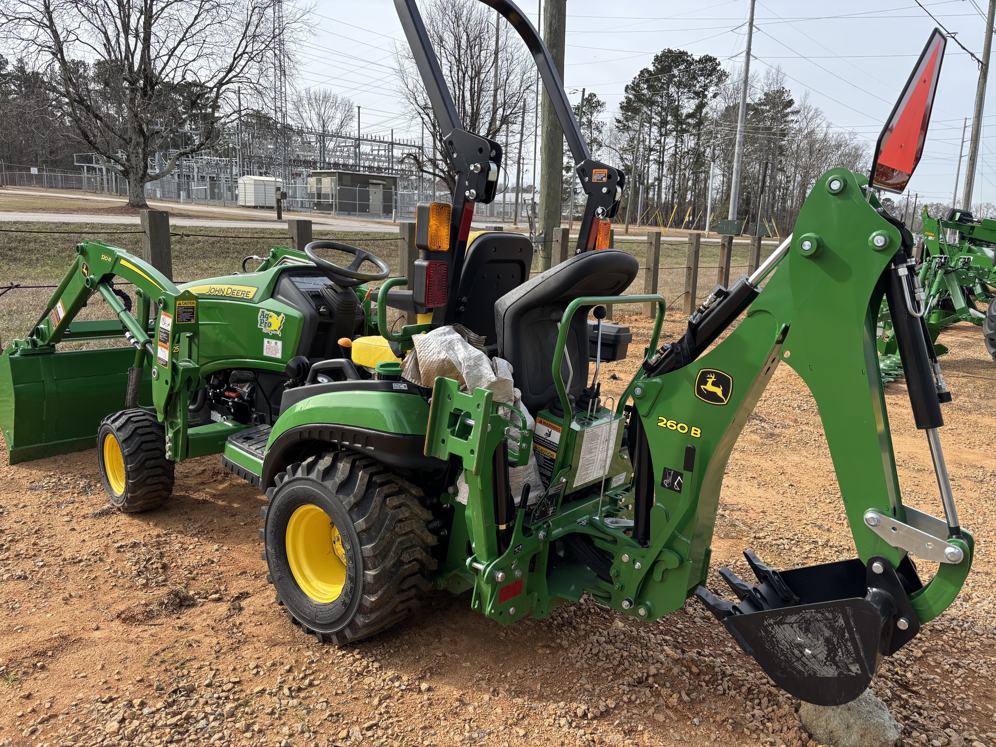 2025 John Deere 1025R Image 3