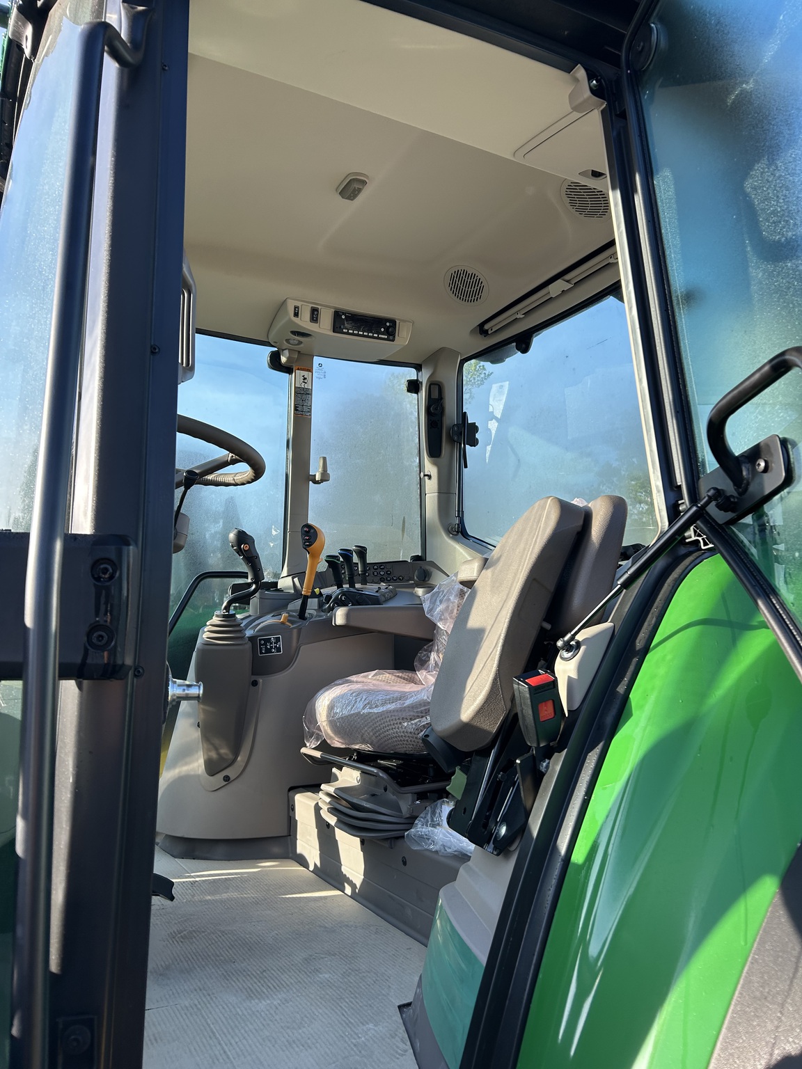 2025 John Deere 6M 125 Image 4