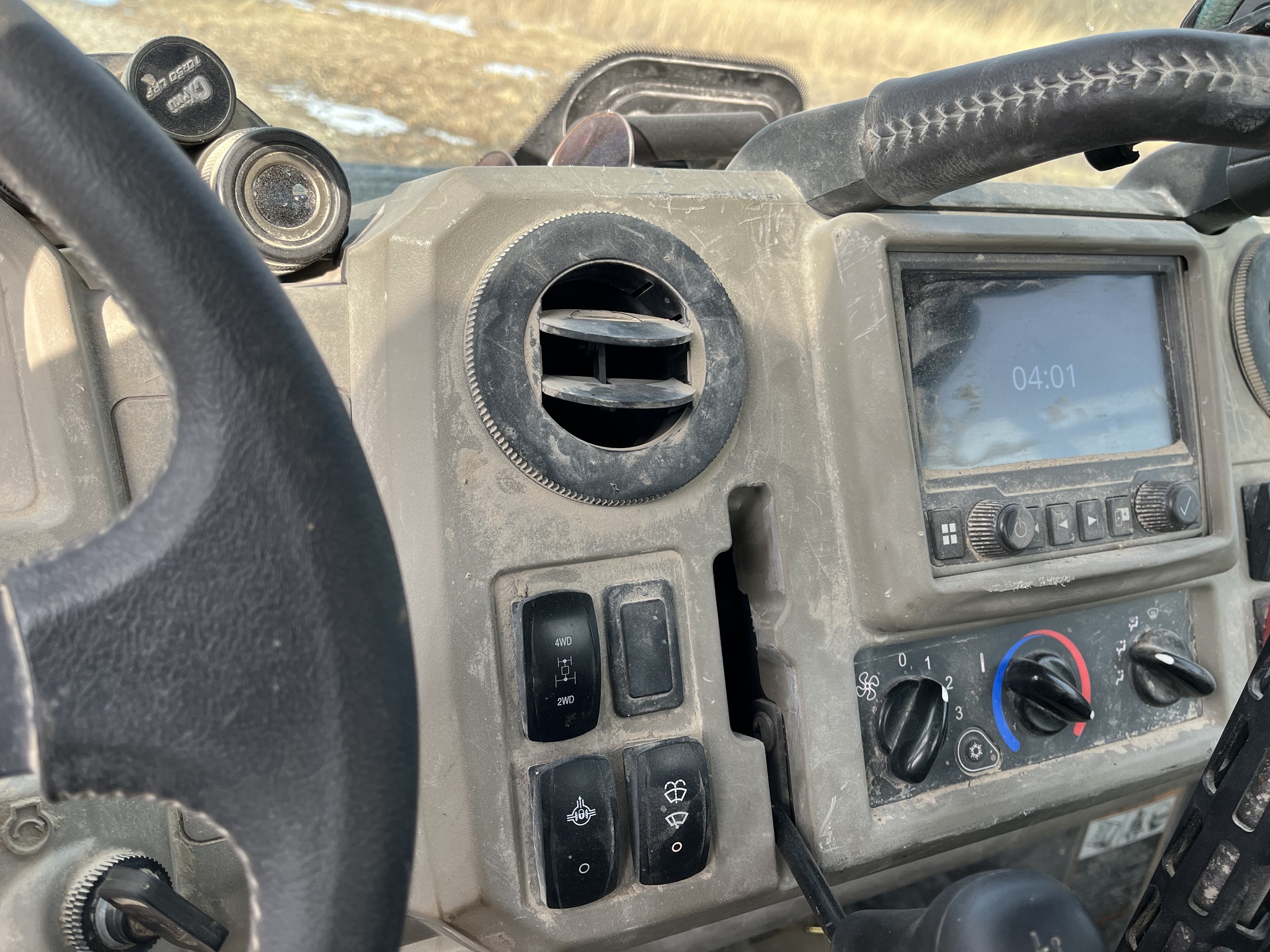  2023 John Deere XUV 865R at Heritage Tractor in Clinton, MO