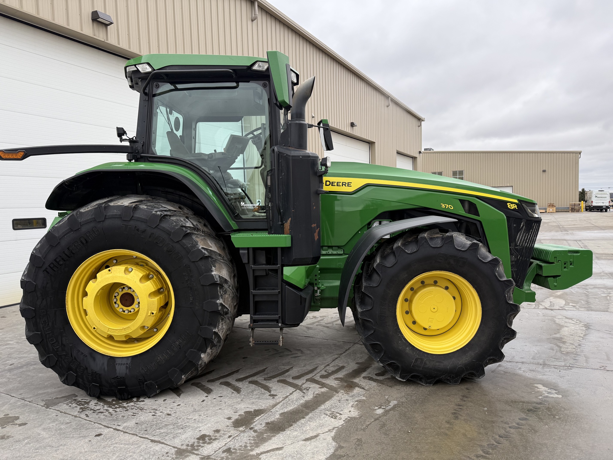 2023 John Deere 8R 370 Image 2