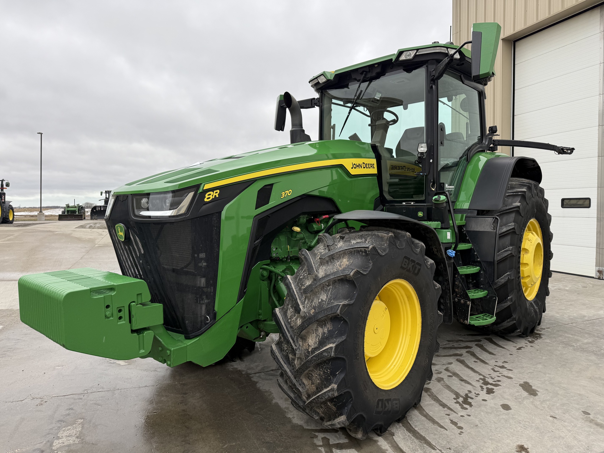 2023 John Deere 8R 370 Image 7