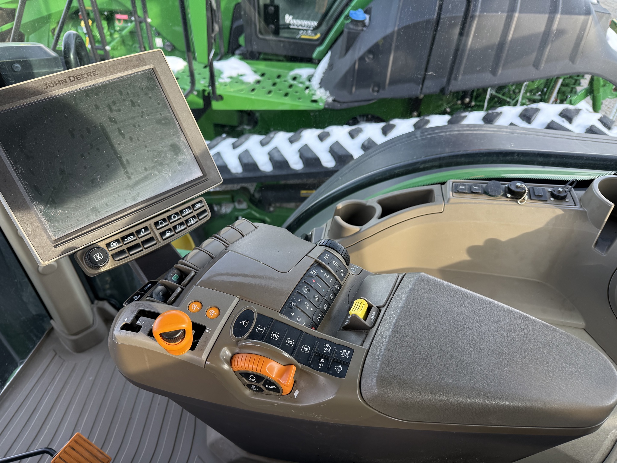 2023 John Deere 8R 370 Image 10