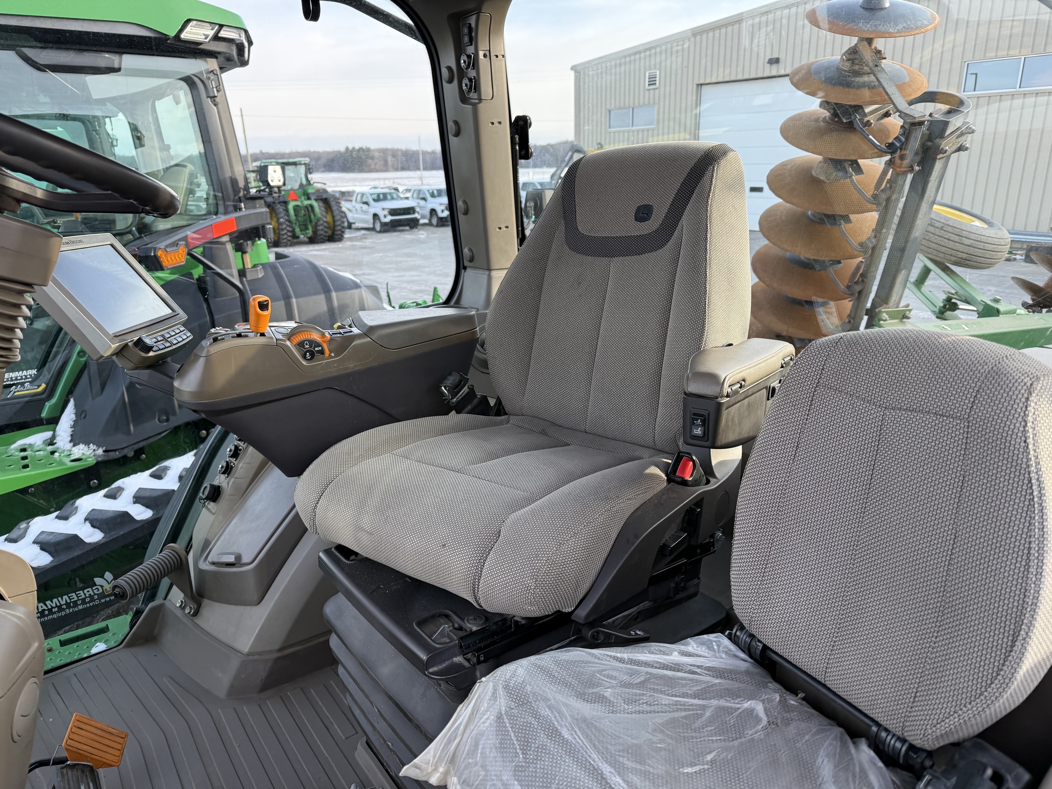 2023 John Deere 8R 370 Image 9